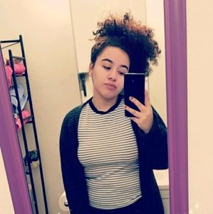 Meet your Posher, Mia